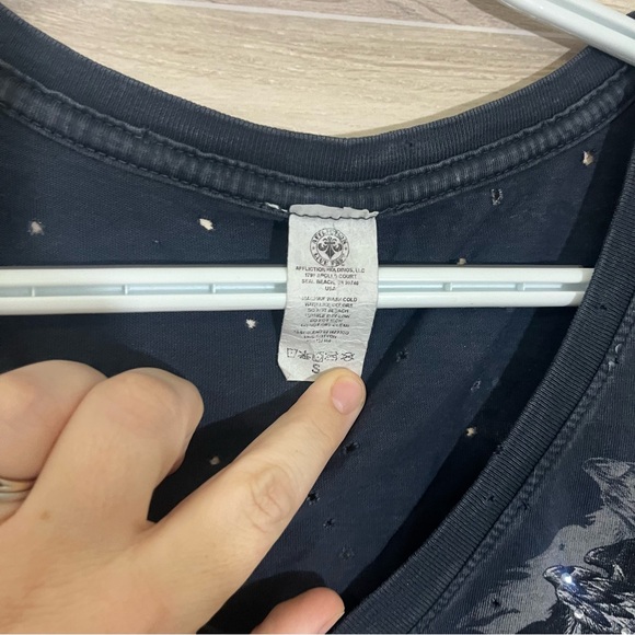 Affliction Women’s Wing Graphic Tee Distressed Angel Wings Rhinestone Shirt Sm - Picture 4 of 6